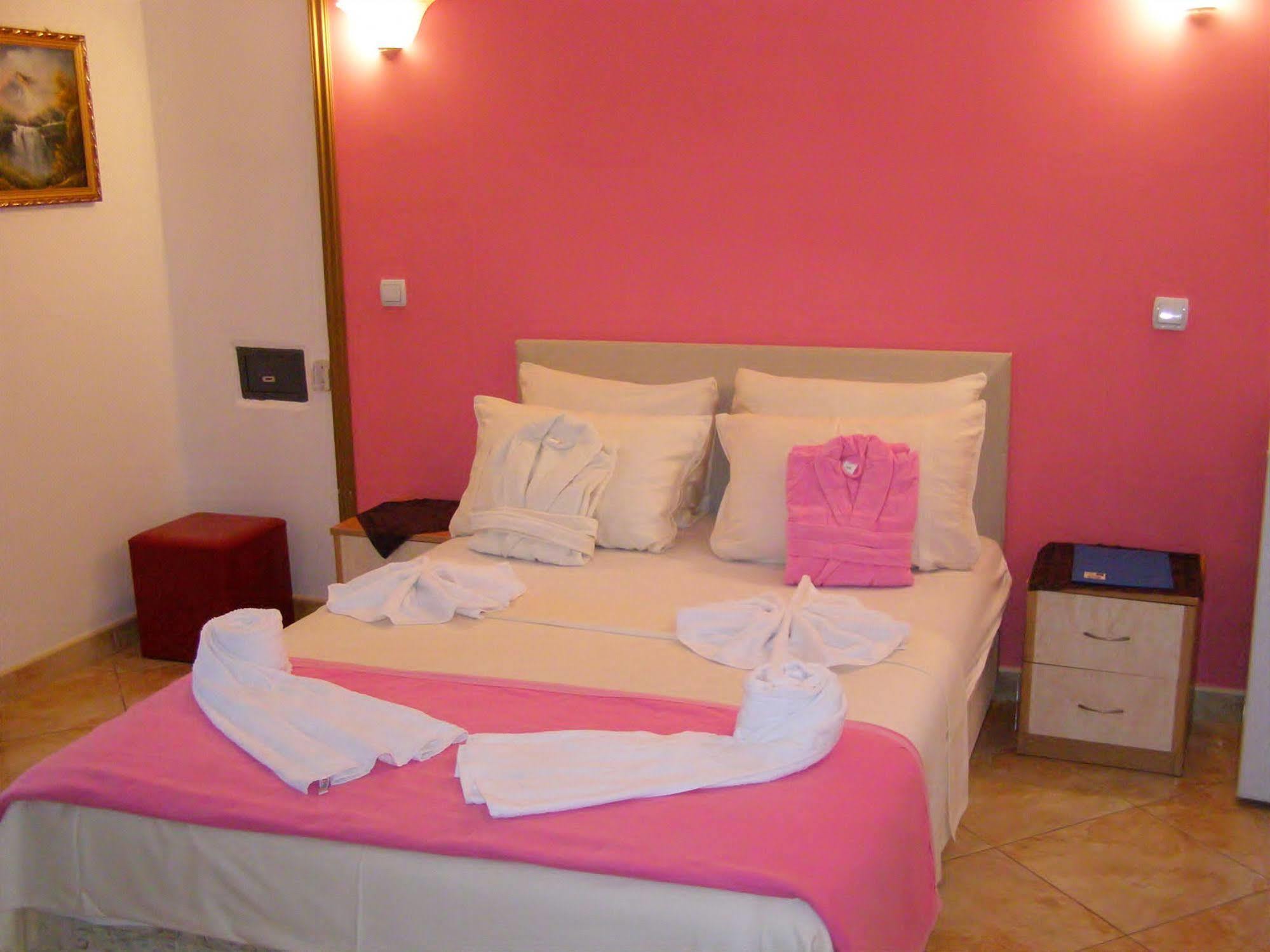 Hotel Wellness & Spa Angelo Gabriel Petrovac Екстер'єр фото