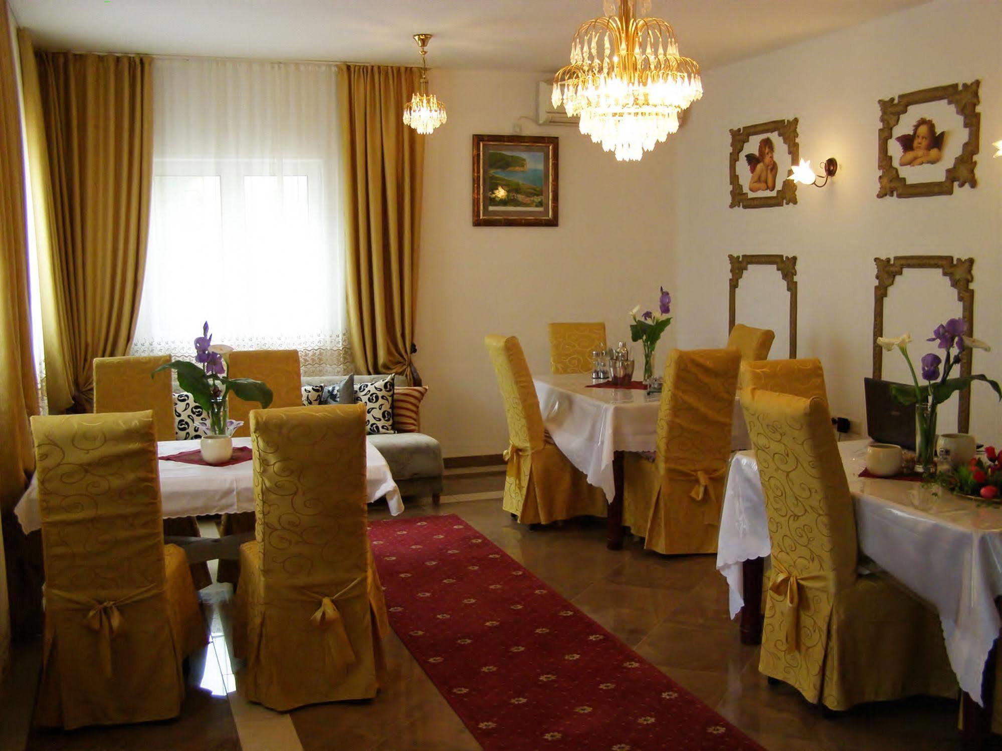 Hotel Wellness & Spa Angelo Gabriel Petrovac Екстер'єр фото